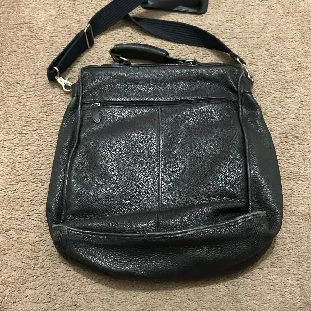 Vintage Wilson’s Leather Pelle Studio Shoulder Bag Document Messenger Black